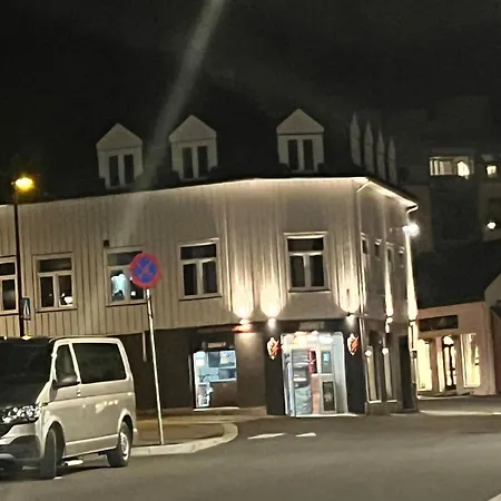 4-newly Renovated In The Middle Of Centre *
